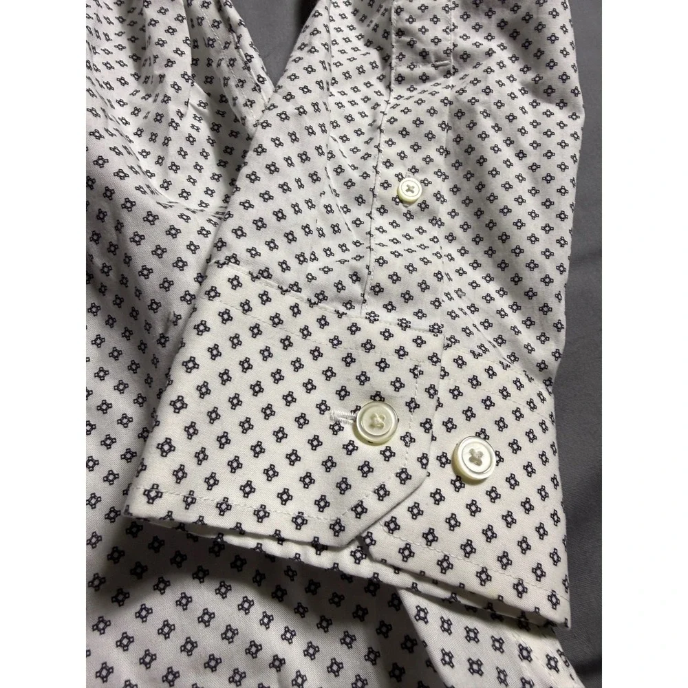 Banana Republic Button Down Mens Large White Non-Iron Standard Fit Geometric